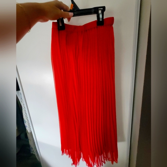 High-waisted pleated A-line skirt - Picture 2 of 5